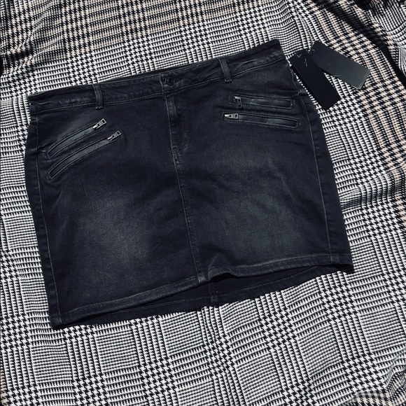 Guess Biker mini Skirt - Picture 2 of 8